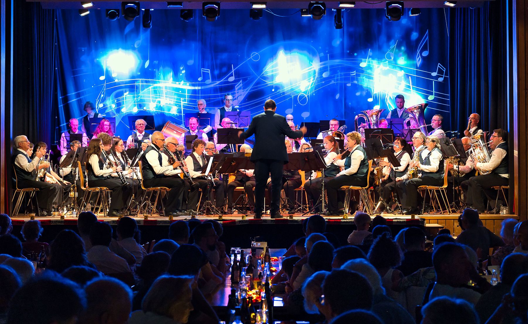 Die Windband Wehntal im neuen Konzertgewand